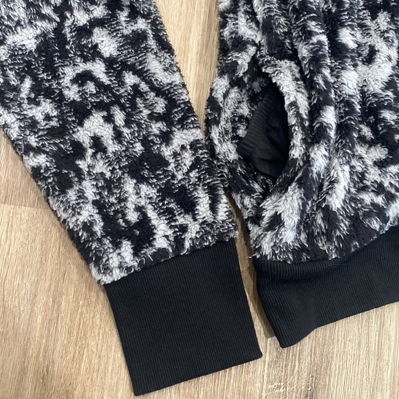 Athleta Tugga Sherpa Jacquard Hoodie - Picture 6 of 8